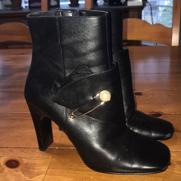 nine west quitit booties